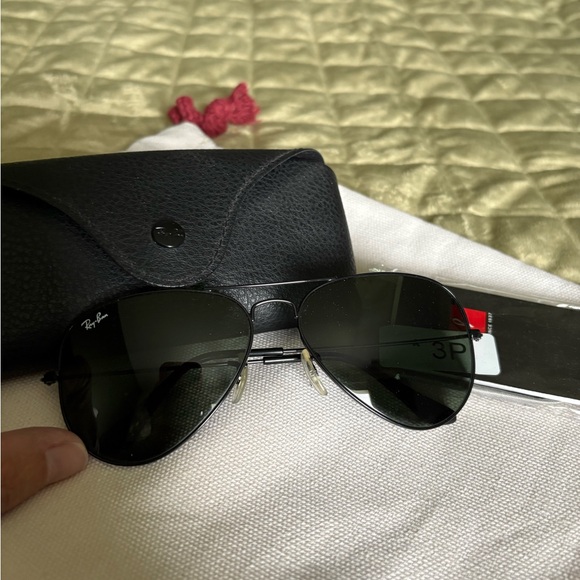 RAY-BAN AVIATOR TOTAL BLACK Ray-Ban Black Aviator Sunglasses.